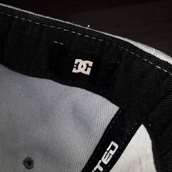 Vintage Y2k DC Skate Shoes Logo Black Grey Baseball Hat Trucker Cap 210 Fitted - Picture 9 of 11